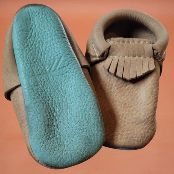 FRESHLY PICKED TOAST CITY LEATHER MOCCASINS WITH ROBINS EGG BOTTOMS UNISEX SZ. 4 - Picture 2 of 7